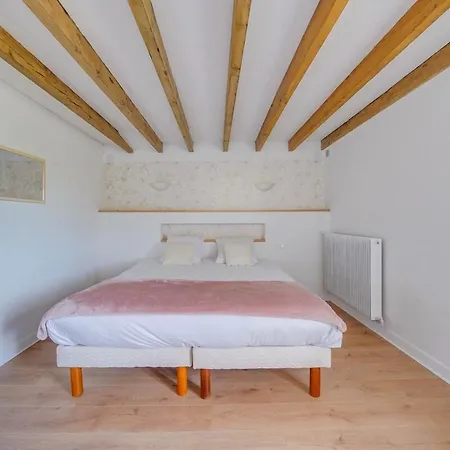 De Caractere Au Centre De Emilion * Сент-Эмильон