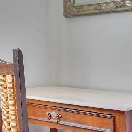 De Caractere Au Centre De Emilion