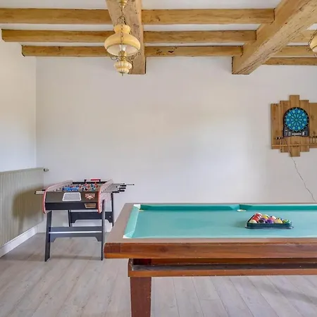 De Caractere Au Centre De Emilion Сент-Эмильон