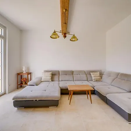 De Caractere Au Centre De Emilion * Сент-Эмильон